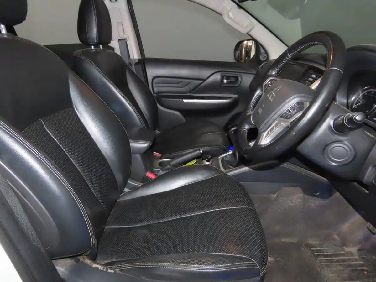 2021-mitsubishi-l200-22di-d-barbarian-big-7