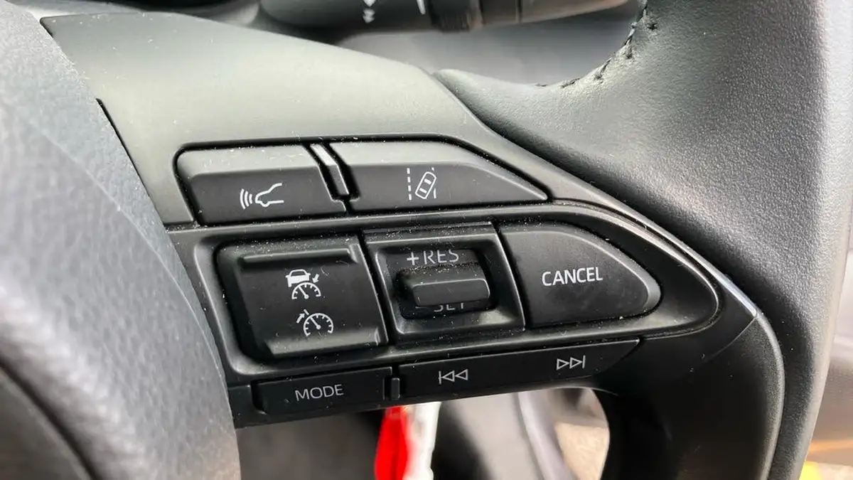 2023-toyota-yaris-15-vvt-i-design-big-24