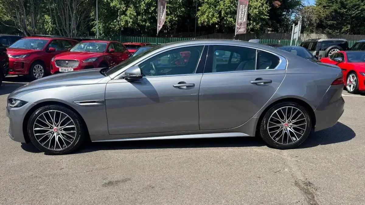 2020-jaguar-xe-20i-r-dynamic-s-250ps-big-3