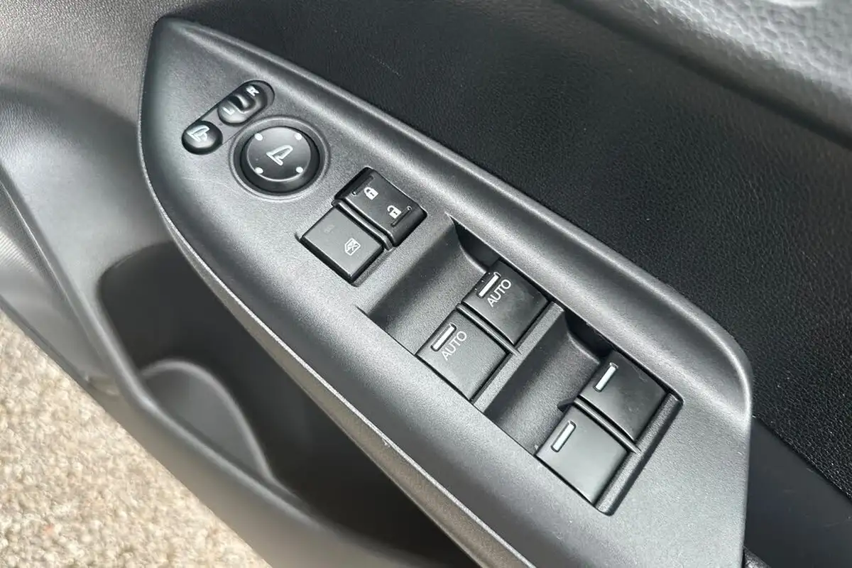 2018-honda-jazz-13-i-vtec-ex-navi-cvt-big-28