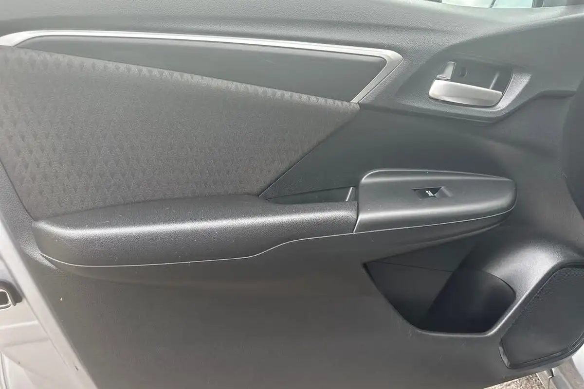 2018-honda-jazz-13-i-vtec-ex-navi-cvt-big-4