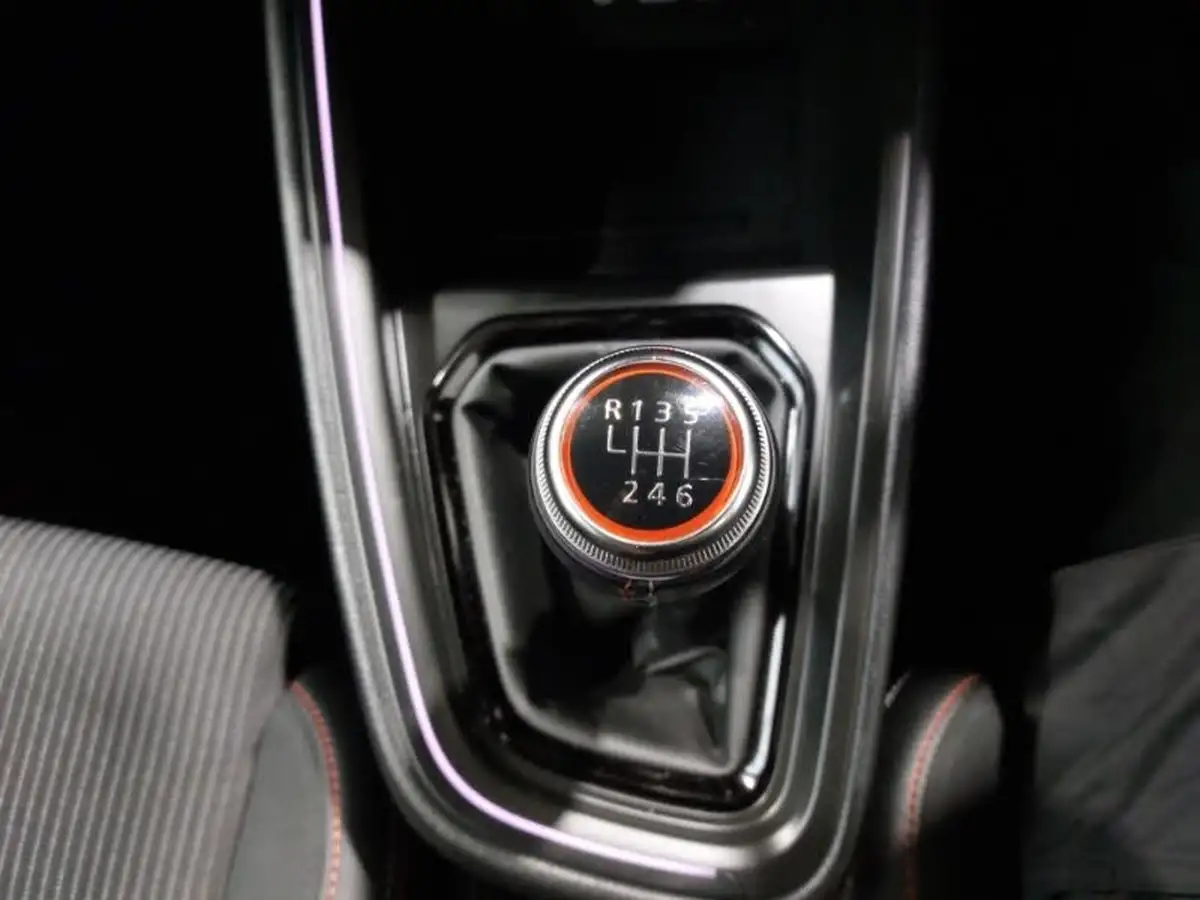 2023-renault-clio-10-tce-rs-line-big-17