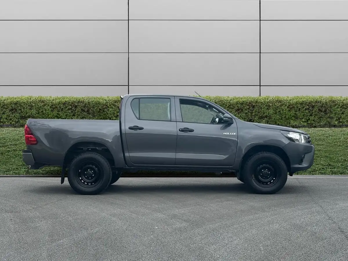 2019-toyota-hi-lux-24d-4d-active-150hpeu6dt-e-32t-double-pick-up-big-7