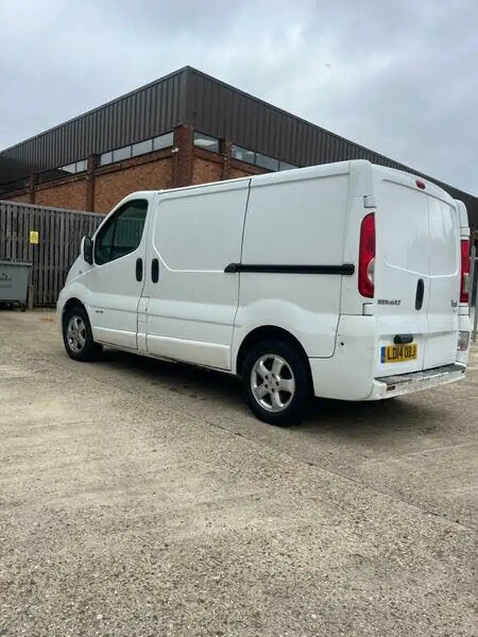 2014-renault-trafic-20dci-sl27dci-115-sport-big-14