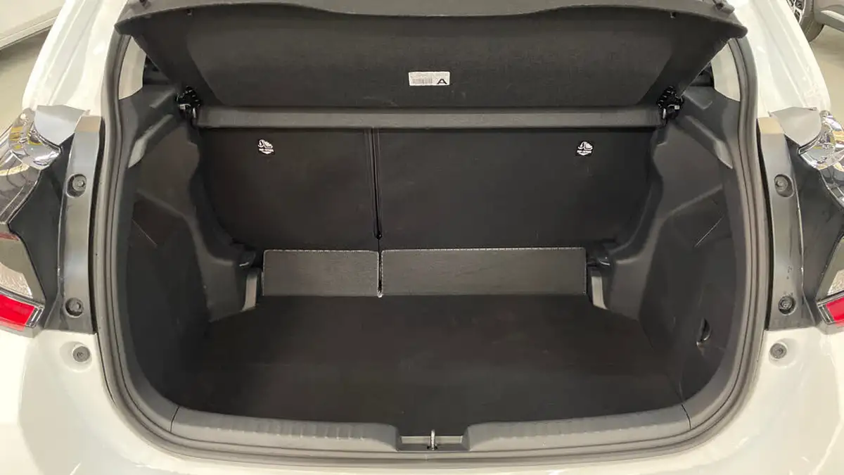 2024-mazda-mazda2-15-centre-line-big-14