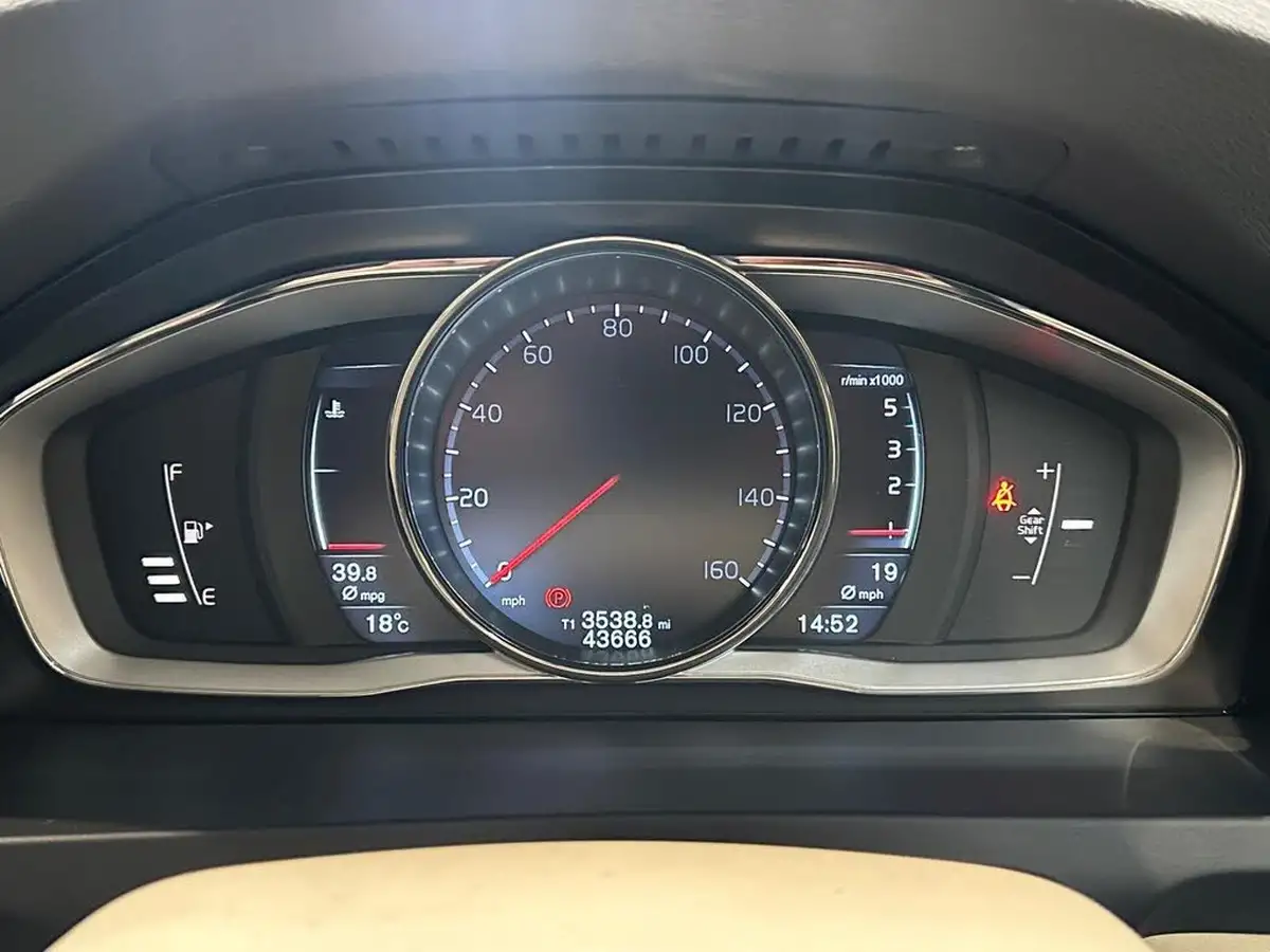 2014-volvo-v60-16td-d2-se-lux-big-28