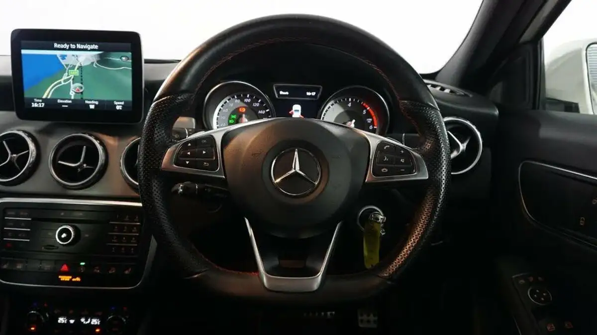 2016-mercedes-benz-gla-class-21d-gla-220d-amg-line-premiumss-7g-dct-big-16