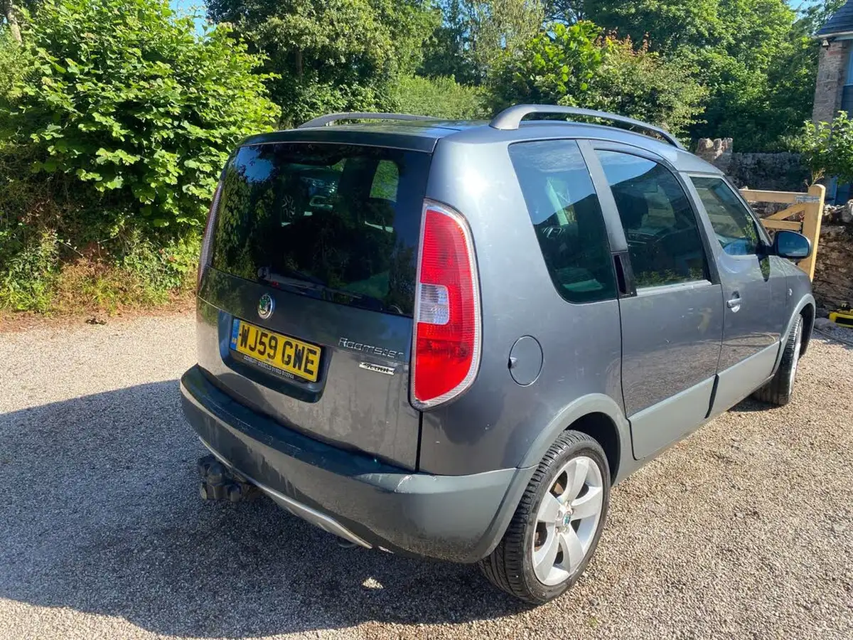 2009-skoda-roomster-14td-scout-big-2