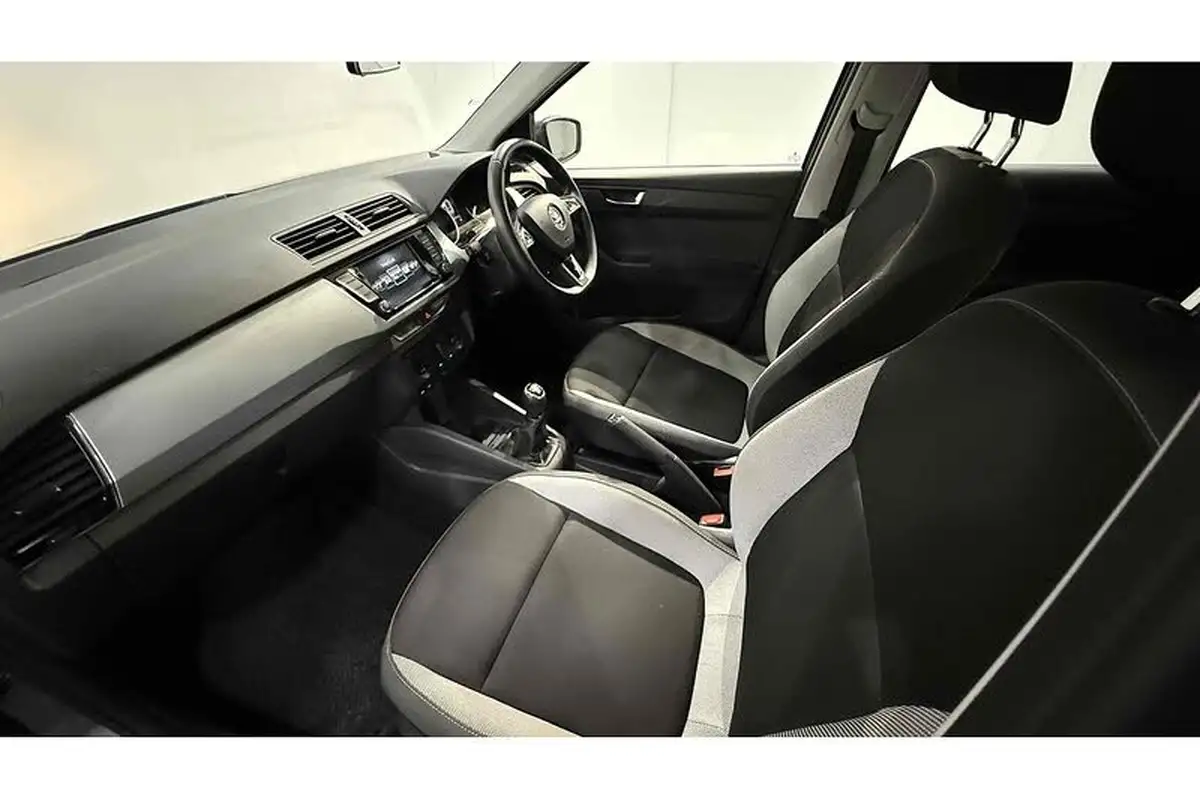 2018-skoda-fabia-10-tsi-se-95ps-ss-hatchback-big-30