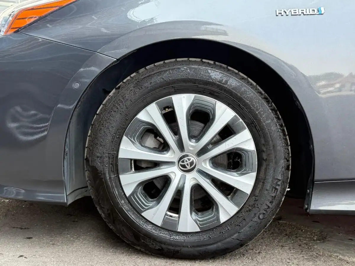 2019-toyota-prius-big-16
