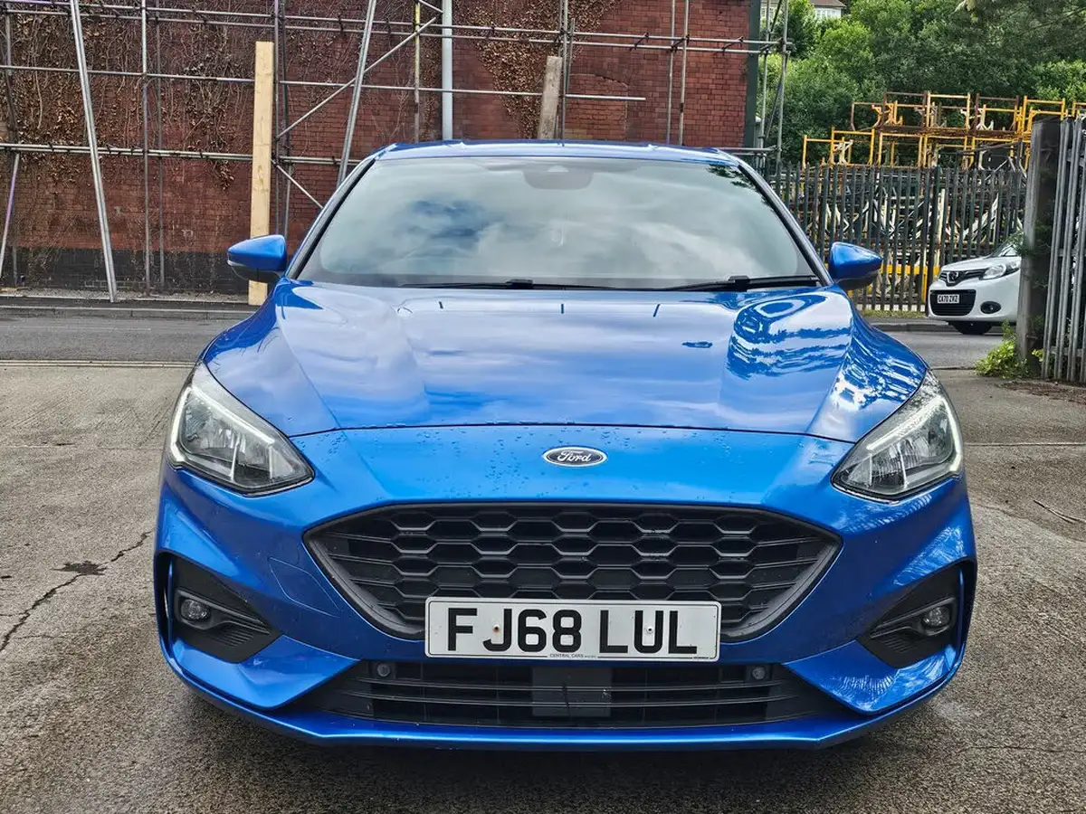 2018-ford-focus-10t-st-line-x-125ps-hatchback-big-2
