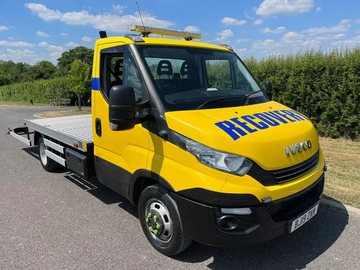 2019-iveco-daily-c-class-23td-35c14-mwb-35c14-eu6-3450-chassis-cab-big-1