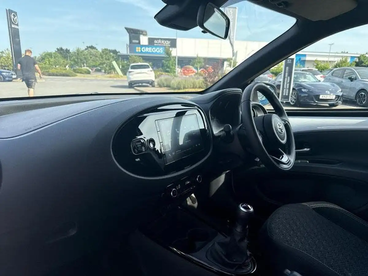 2024-toyota-aygo-x-10-vvt-i-edge-big-9