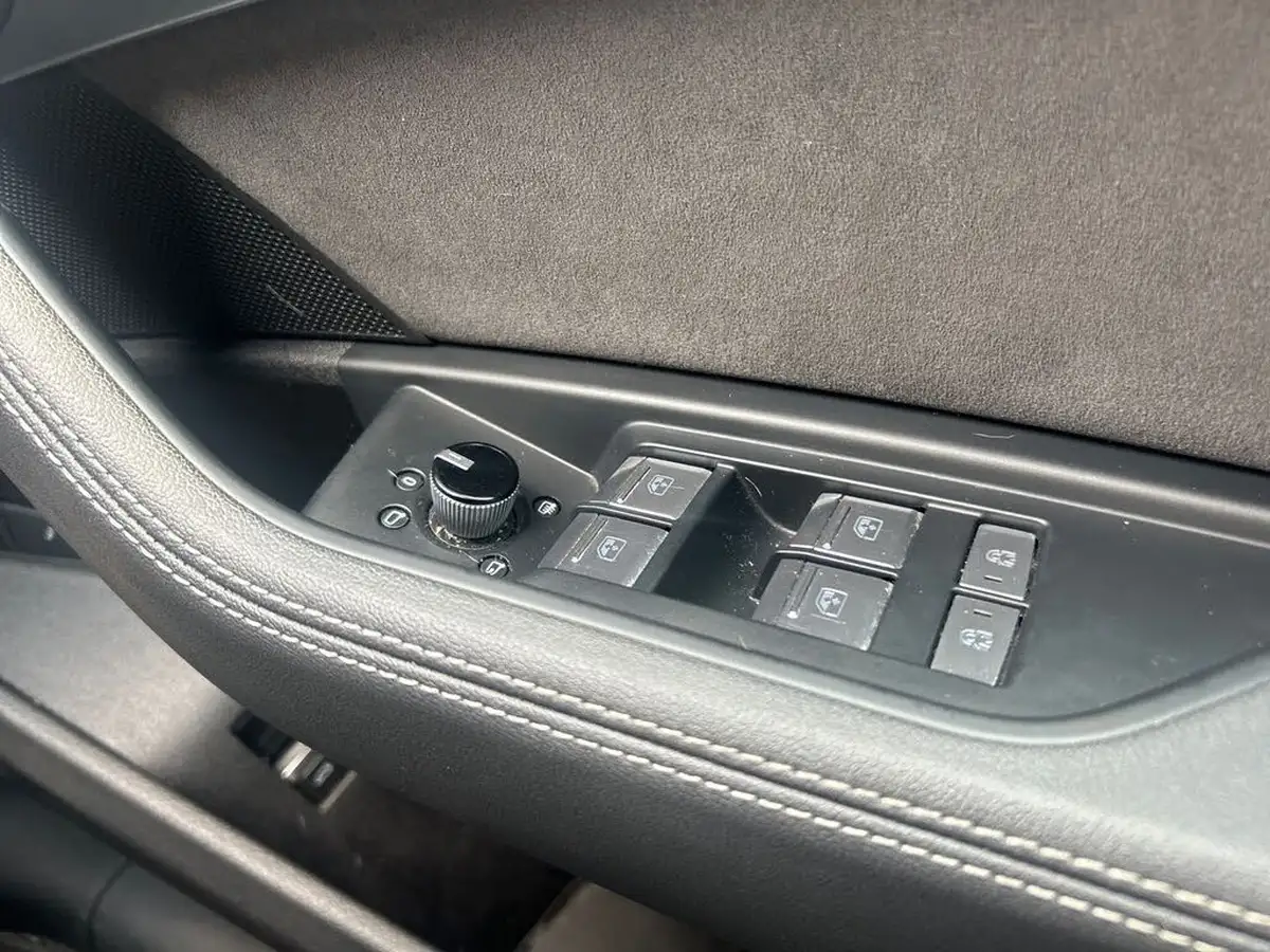 2021-audi-e-tron-55e-s-line-sportback-big-19