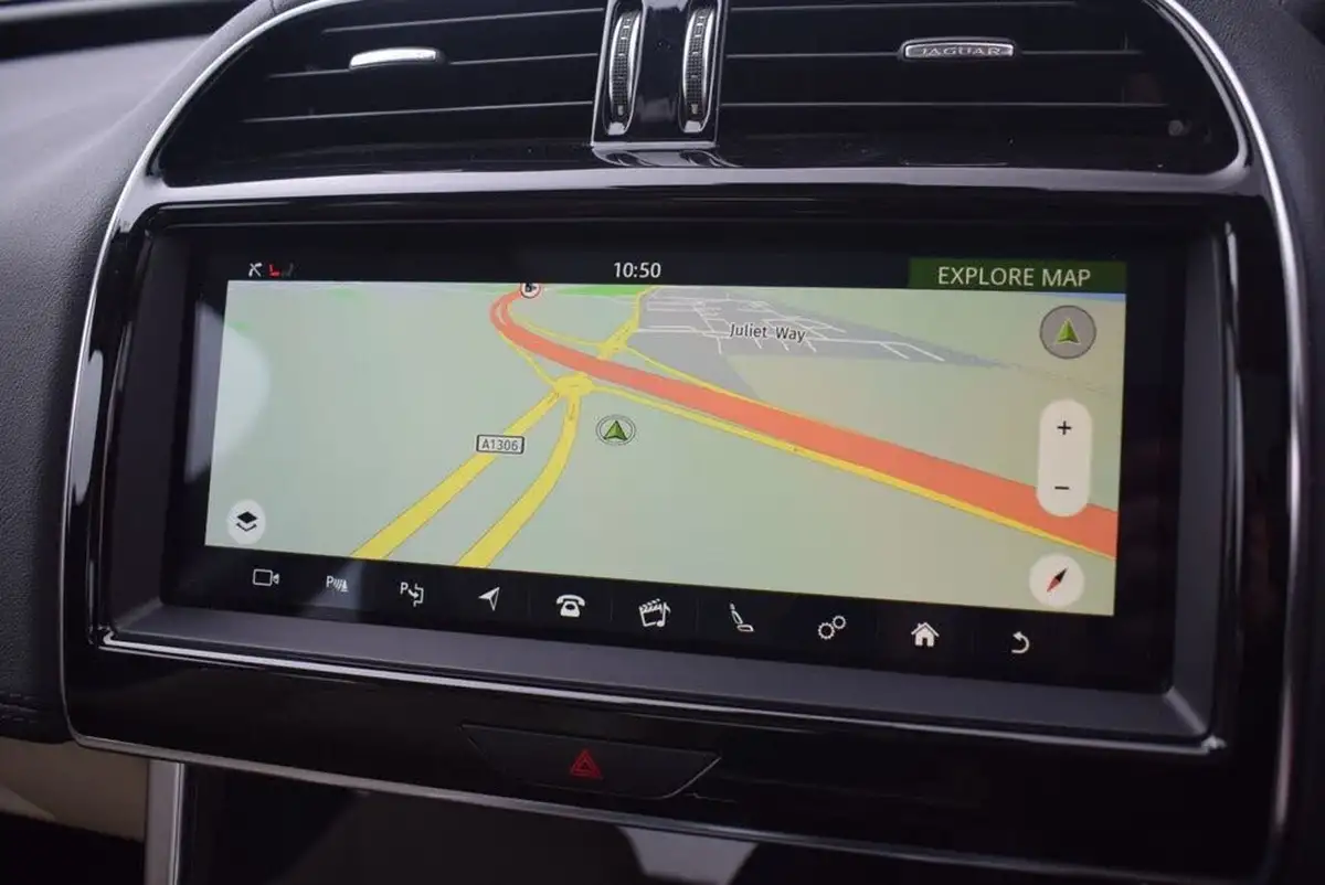 2019-jaguar-xe-20i-se-250ps-big-1