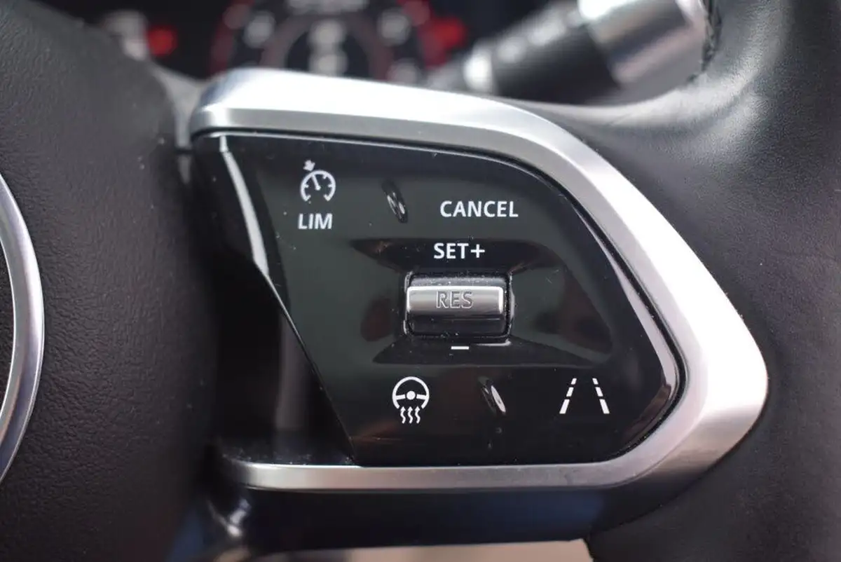 2019-jaguar-xe-20i-se-250ps-big-29