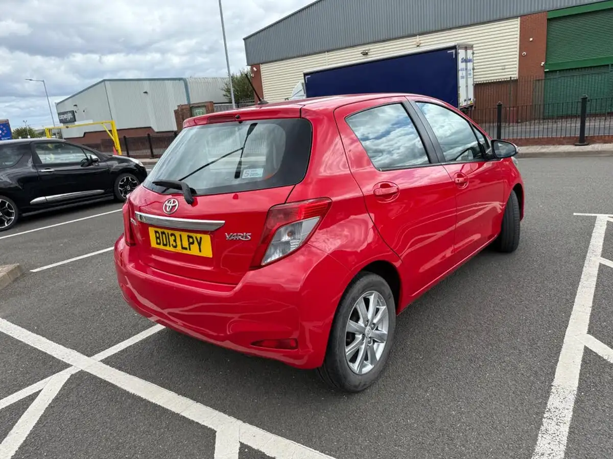 2013-toyota-yaris-133-tr-vvt-i-5d-big-12