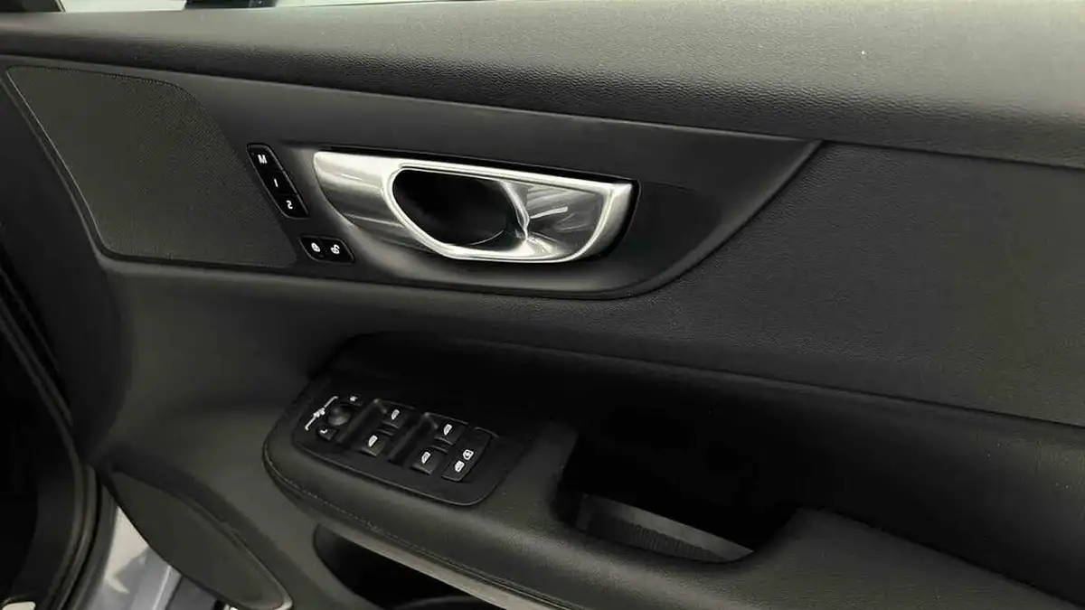 2023-volvo-v60-20-b3-plus-station-wagon-big-31