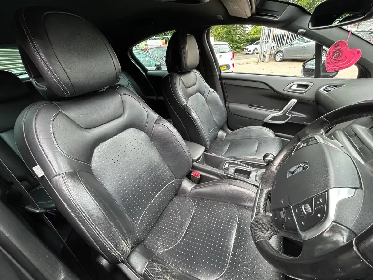 2013-citroen-ds4-20hdi-dsport-big-8