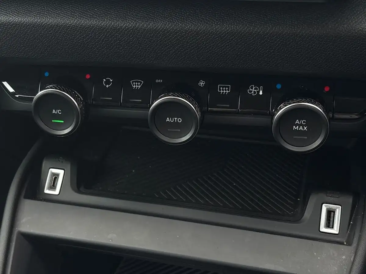 2021-citroen-c4-12-puretech-sense-big-28