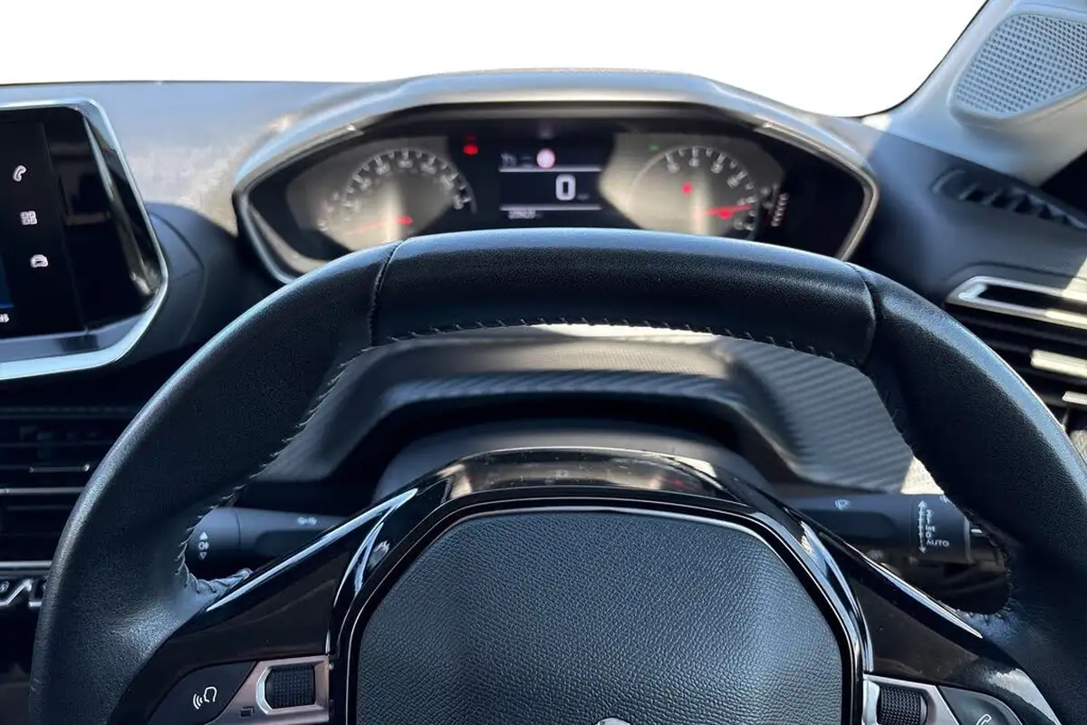 2021-peugeot-208-12-puretech-allure-100bhp-big-12