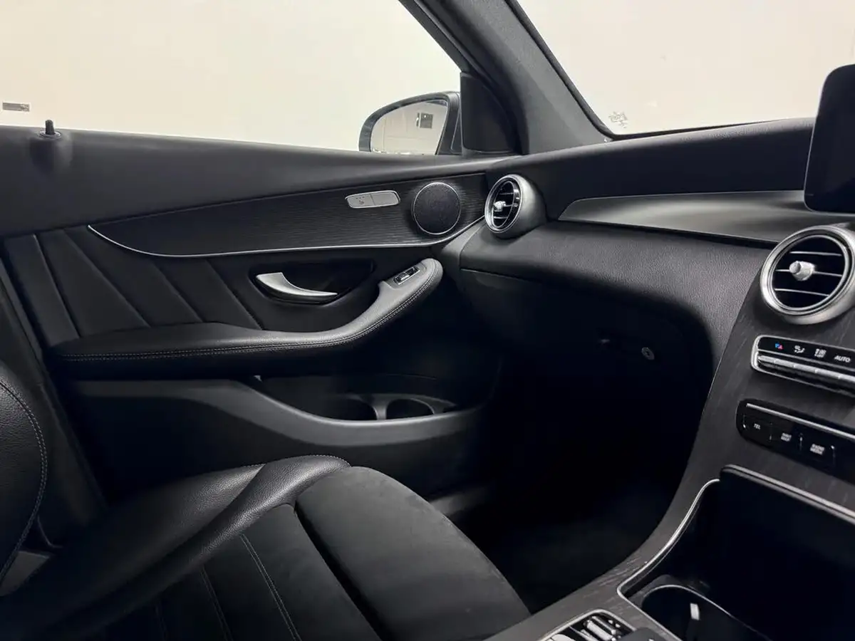 2021-mercedes-benz-glc-class-20d-glc220d-amg-line-station-wagon-5d-1950cc-4matic-plus-big-33