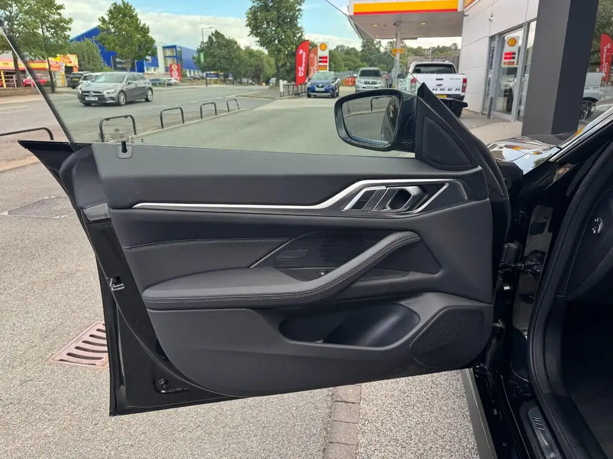 2025-bmw-i4-e-m50-big-56
