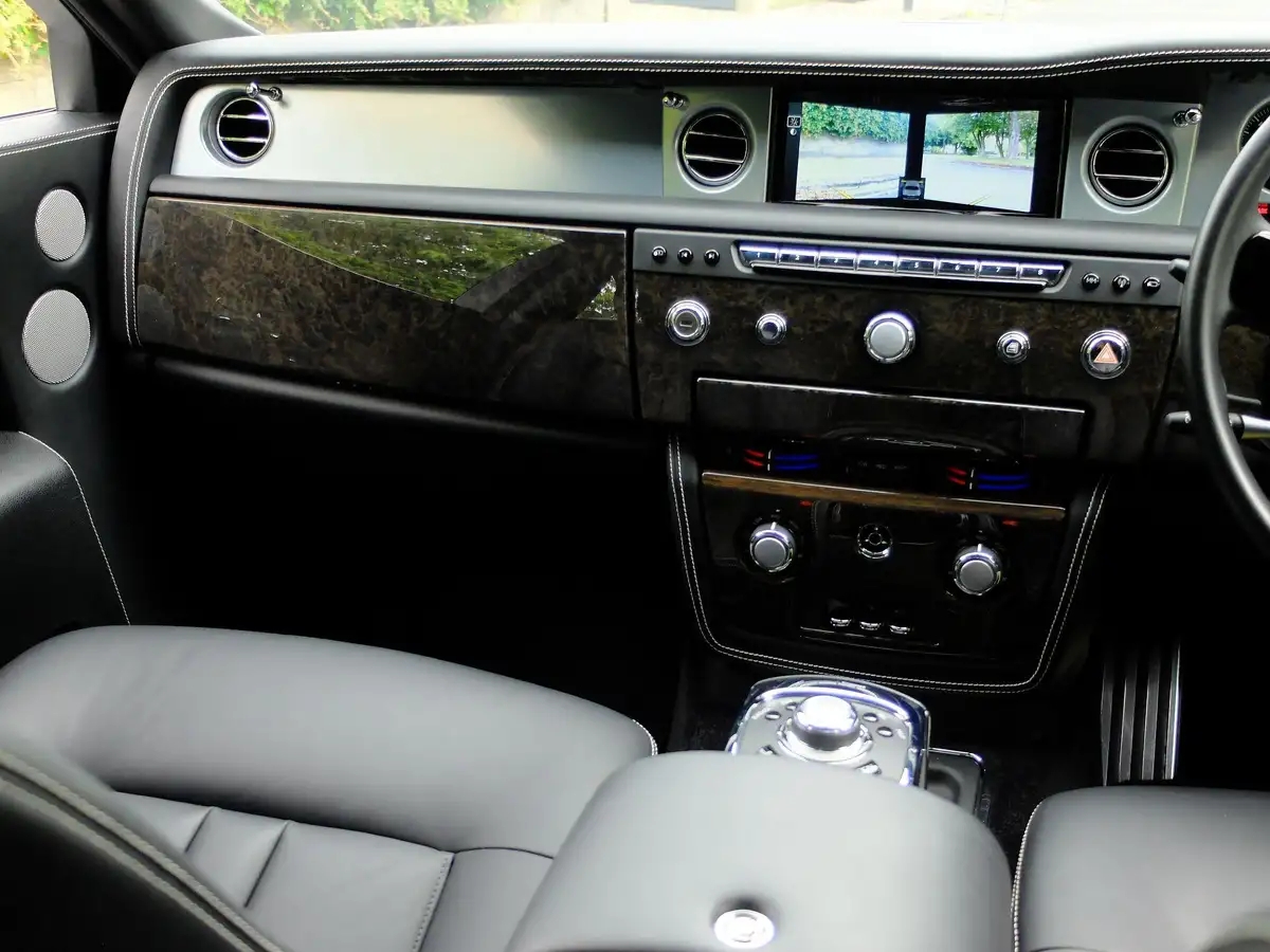 2016-rolls-royce-phantom-67-coupe-2d-big-16