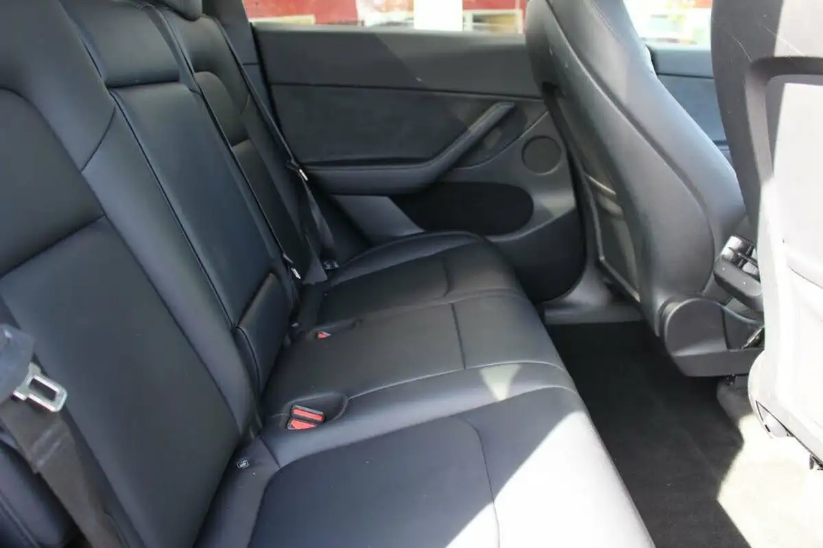 2022-tesla-model-y-e-performance-big-21