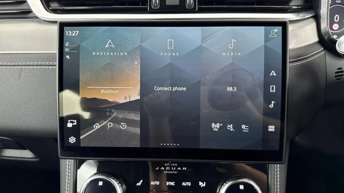 2022-jaguar-f-pace-20-p400e-r-dynamic-s-big-11