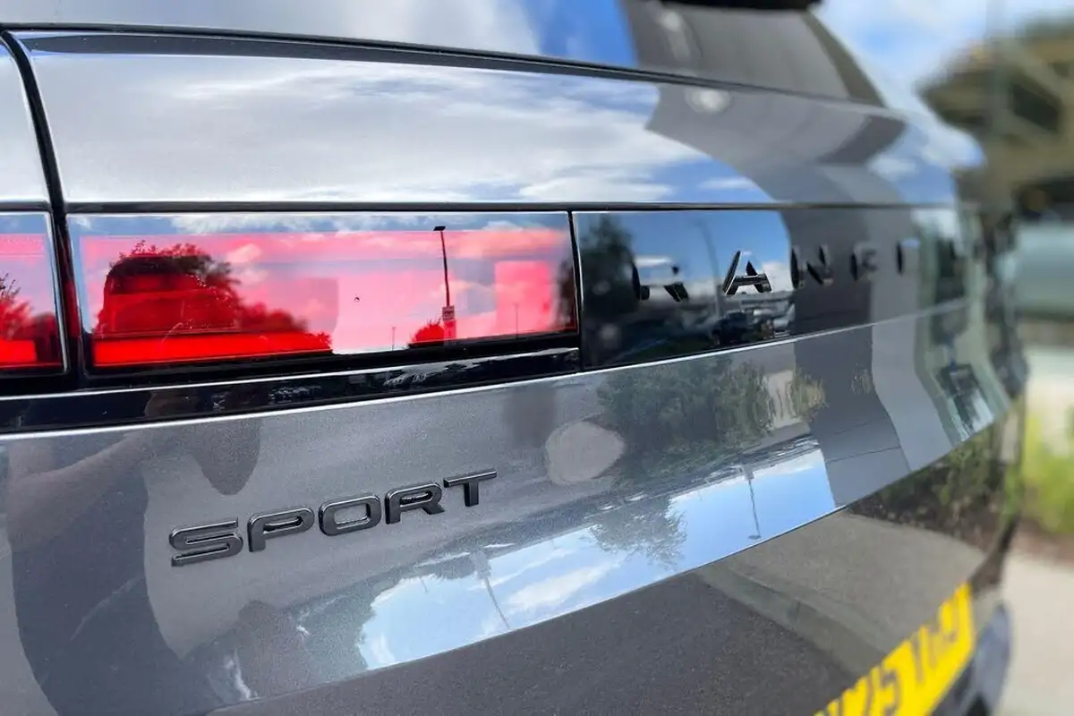 2025-land-rover-range-rover-sport-30-d250-edition-big-50