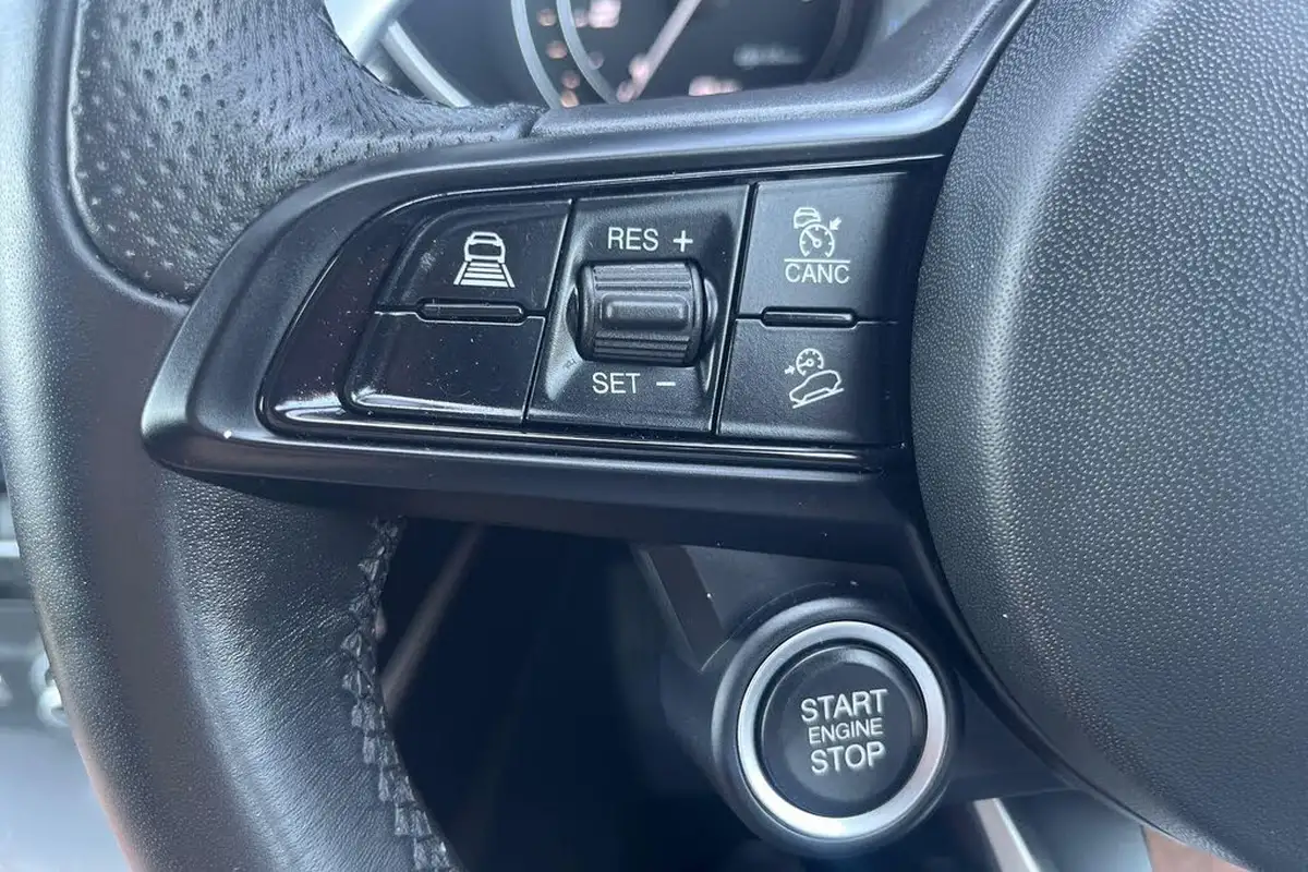 2023-alfa-romeo-stelvio-20-veloce-big-15