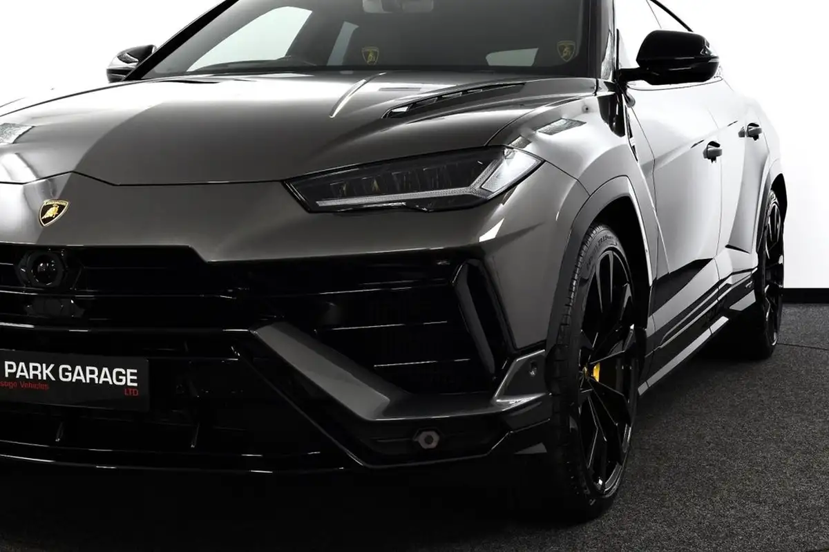 2024-lamborghini-urus-40-no-trim-big-10