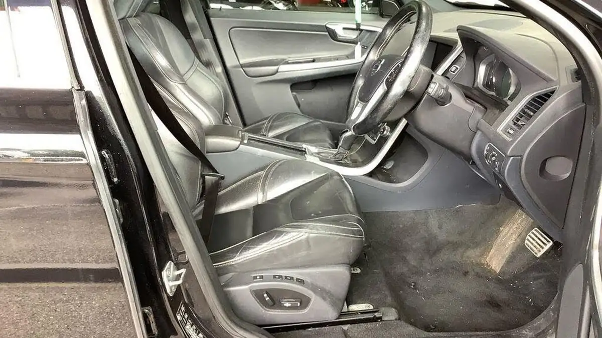 2015-volvo-xc60-24td-d4-r-design-lux-190bhp-nav-ss-geartronic-big-10
