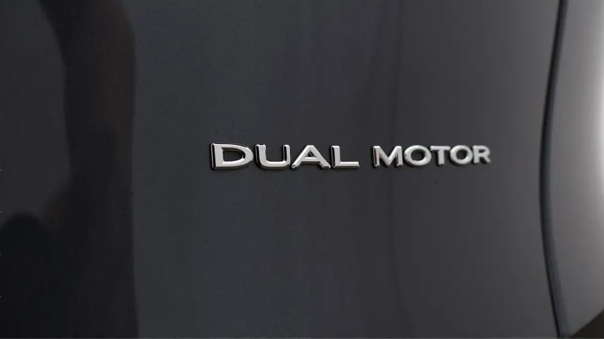 2022-tesla-model-y-e-long-range-big-32