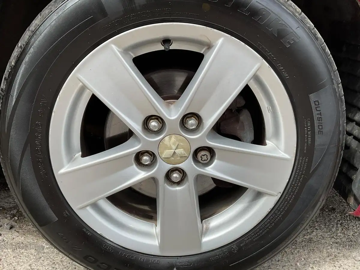 2011-mitsubishi-lancer-20td-juro-big-9