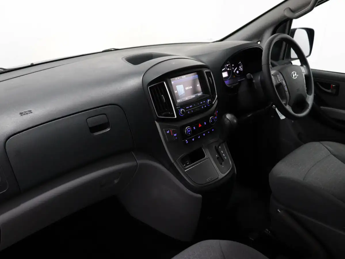 2019-hyundai-i800-25crdi-se-nav-136ps-big-27