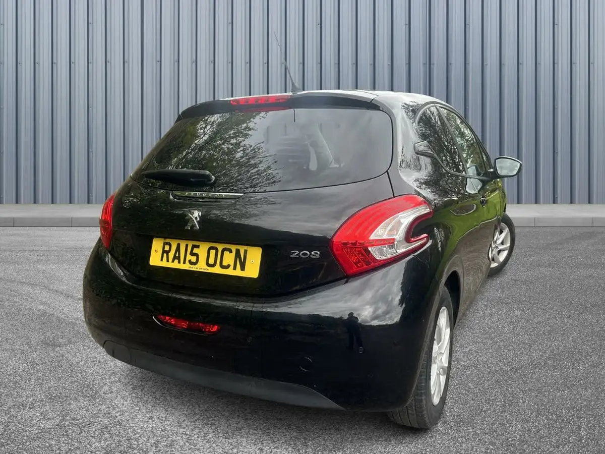 2015-peugeot-208-12-style-puretech-3d-big-5