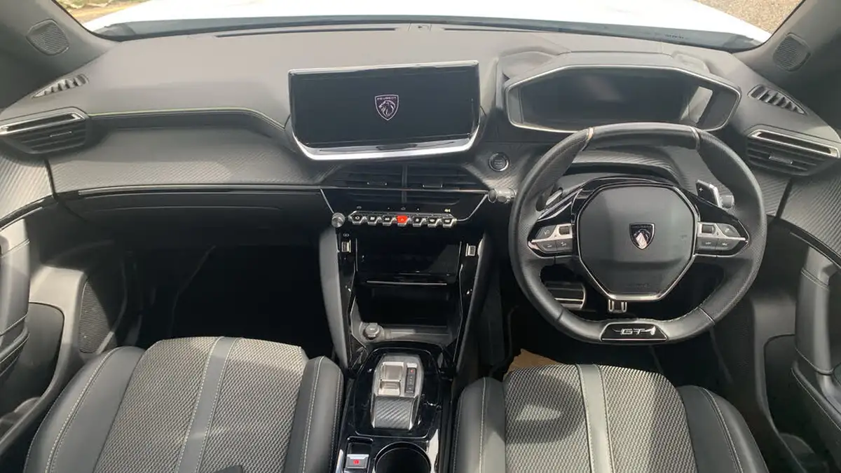 2024-peugeot-2008-suv-12-puretech-gt-130ps-eat8-big-3