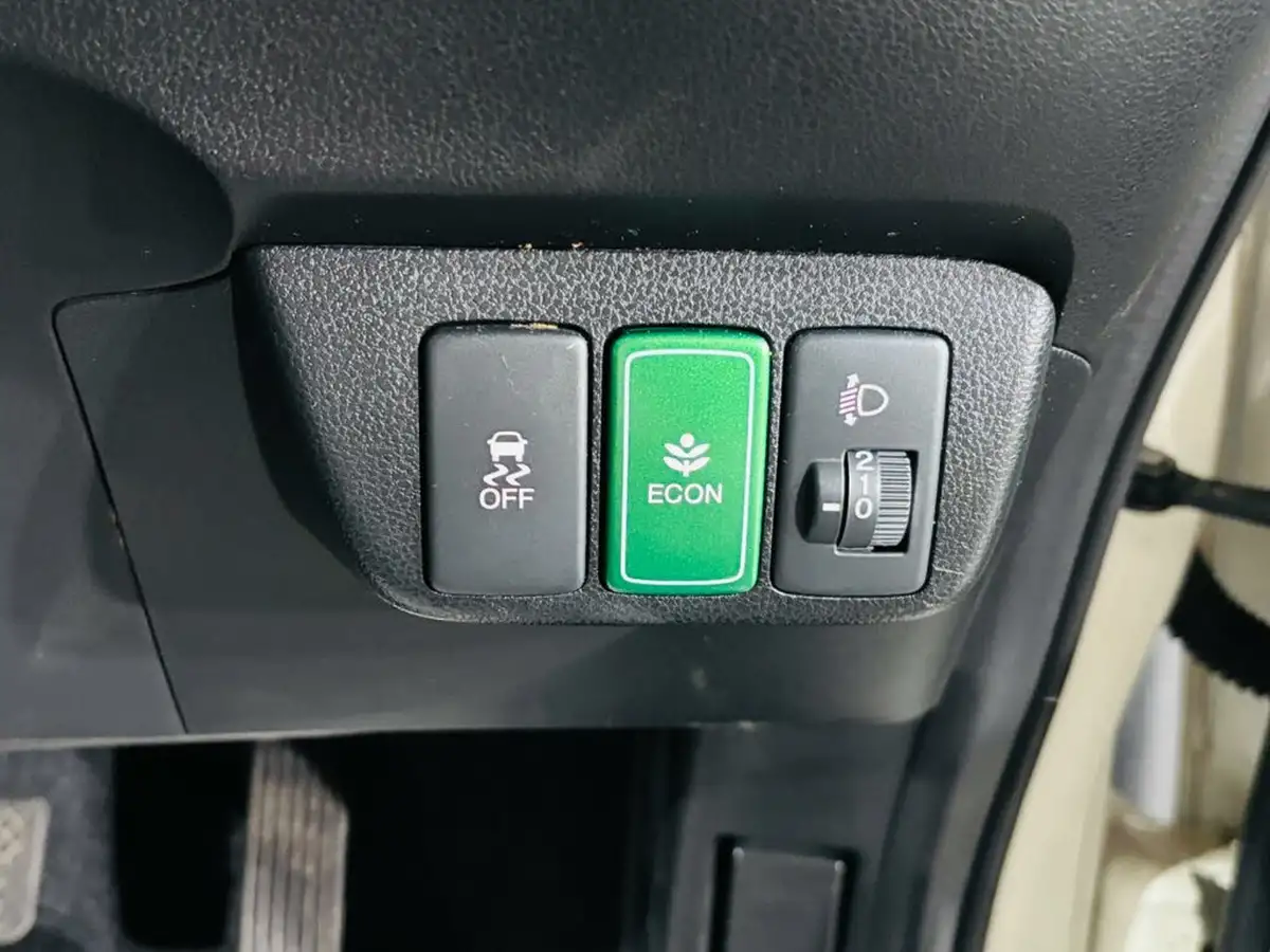 2012-honda-jazz-13-hs-big-17