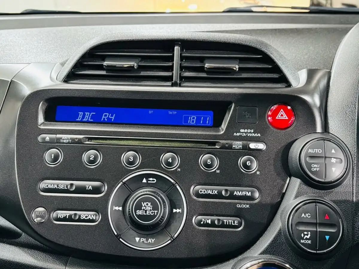 2012-honda-jazz-13-hs-big-21