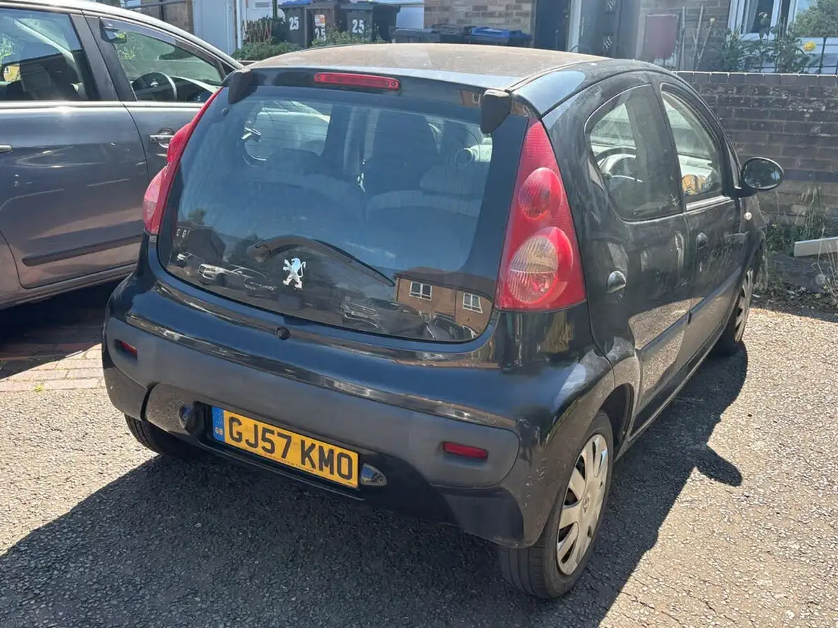 2007-peugeot-107-10-urban-5d-big-1