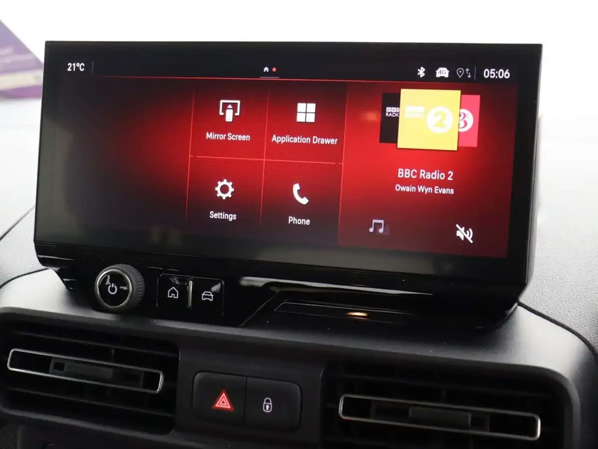 2024-vauxhall-combo-life-e-design-xl-big-24