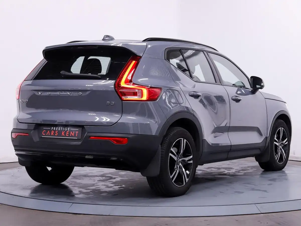 2023-volvo-xc40-20-b3-plus-big-8