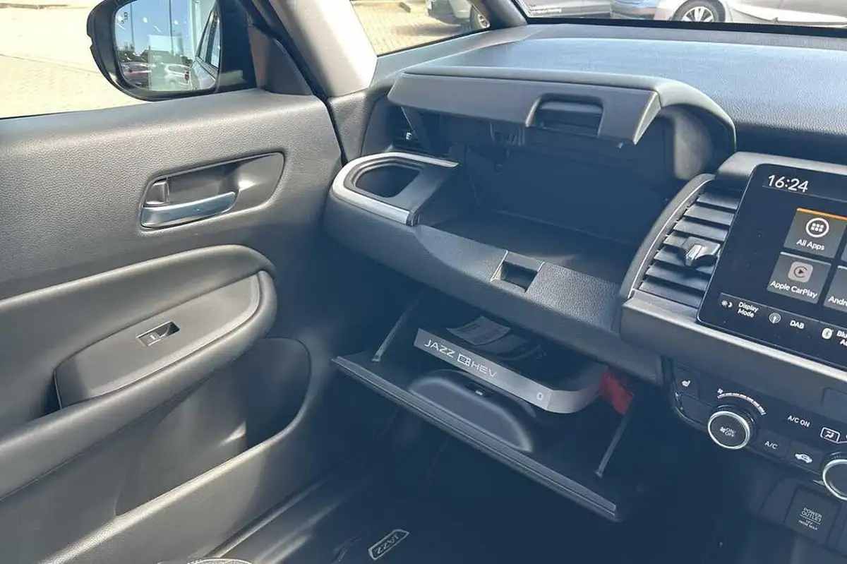 2025-honda-jazz-15-i-mmd-advance-big-32