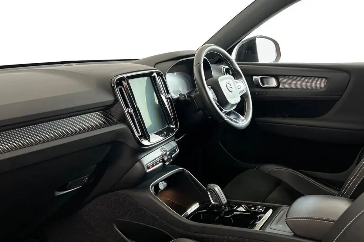 2020-volvo-xc40-20-b5-r-design-pro-big-10