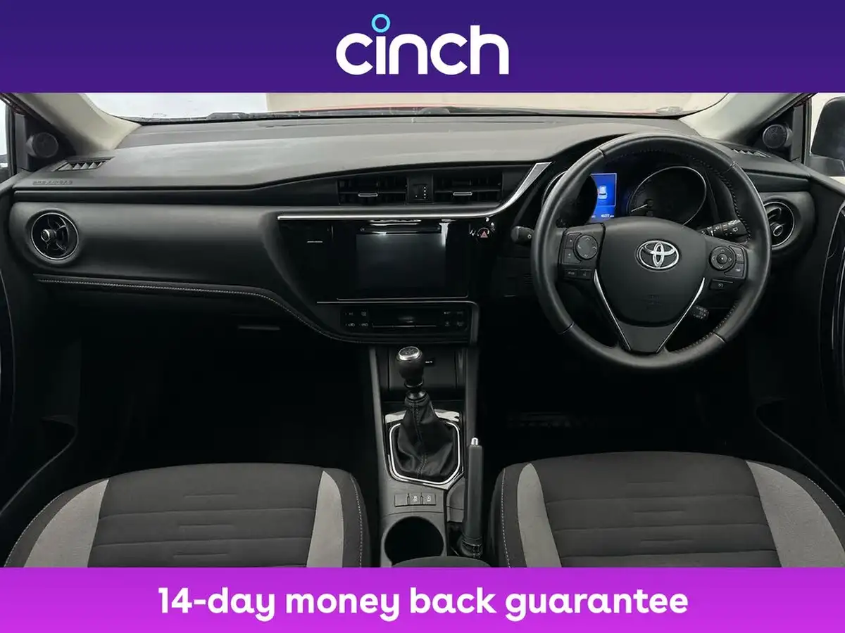 2017-toyota-auris-12t-business-edition-hatchback-big-14