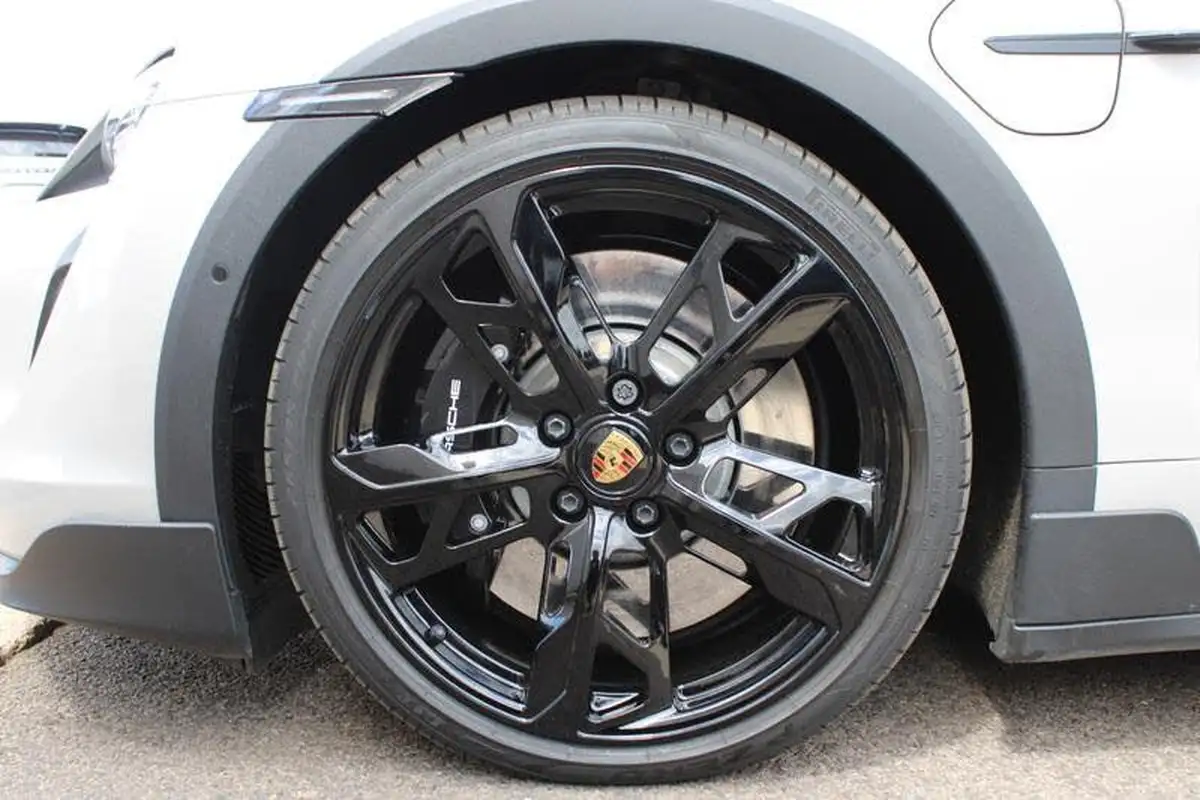 2023-porsche-taycan-e-turbo-cross-turismo-big-3