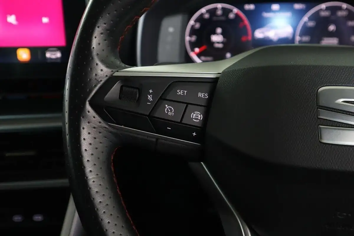 2021-seat-leon-15-etsi-fr-hatchback-big-17