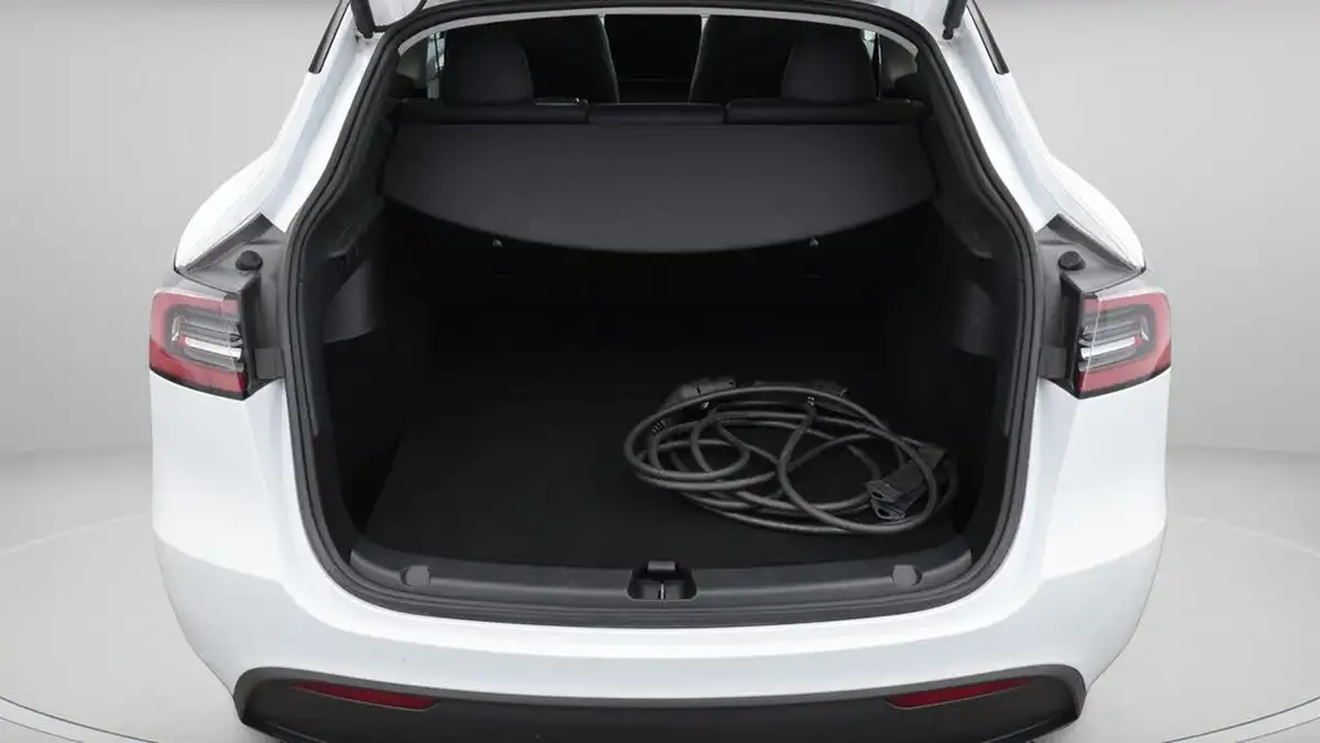2023-tesla-model-y-e-long-range-big-17